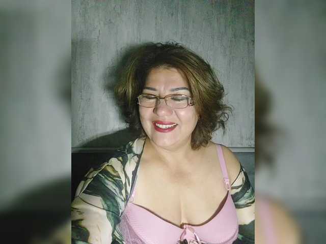 YourMommy0 live cam on BongaCams