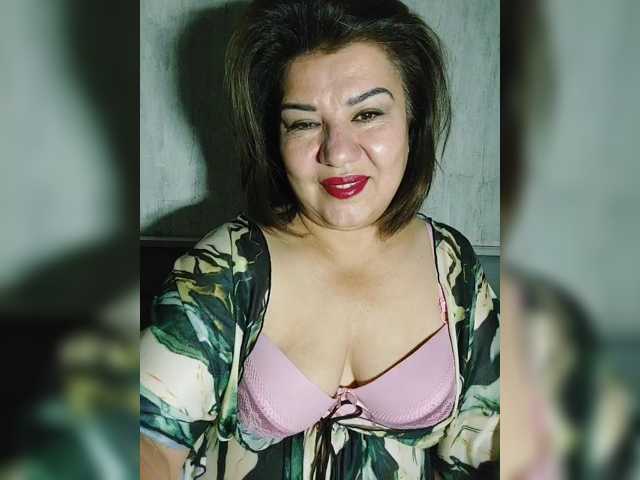 YourMommy0 live cam on BongaCams