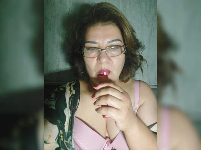 YourMommy0 live cam on BongaCams