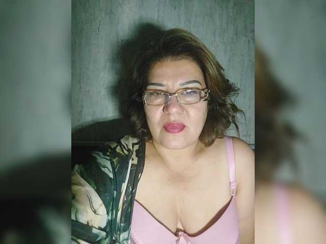 YourMommy0 live cam on BongaCams