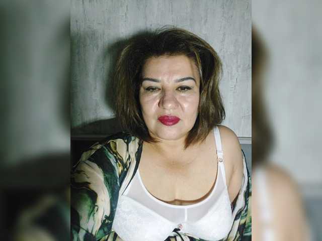 YourMommy0 live cam on BongaCams