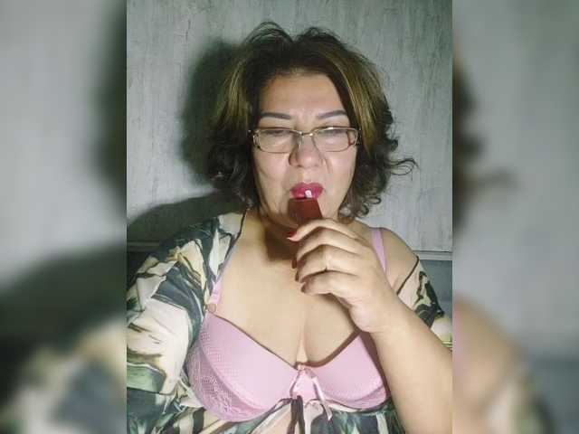 YourMommy0 live cam on BongaCams
