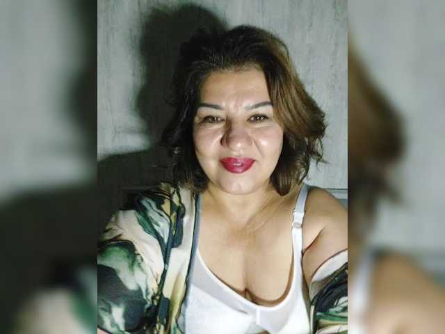 YourMommy0 live cam on BongaCams