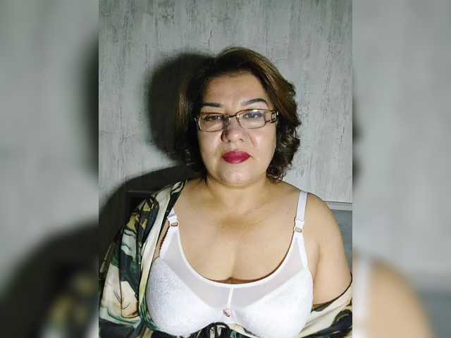 YourMommy0 live cam on BongaCams