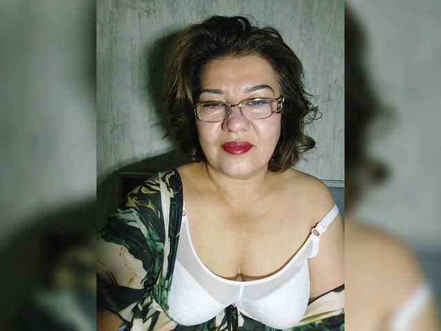 YourMommy0, en vivo ahora en BongaCams