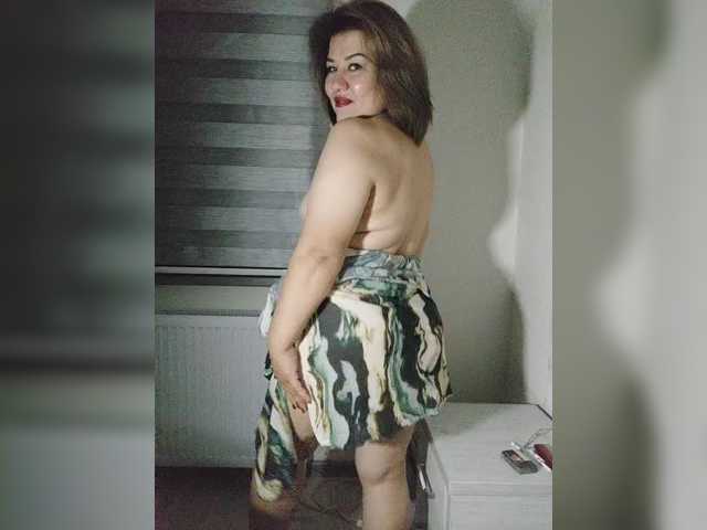YourMommy0 live cam on BongaCams