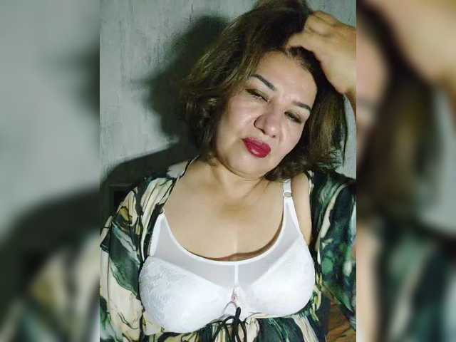 YourMommy0 live cam on BongaCams
