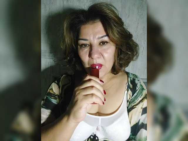 YourMommy0 live cam on BongaCams