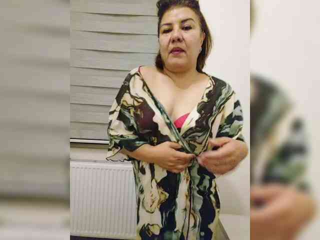 yourmommy0's live room
