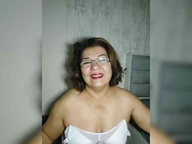 YourMommy0 webcam