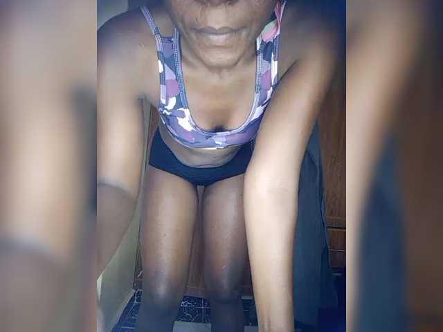 Cheazi1 live cam on BongaCams