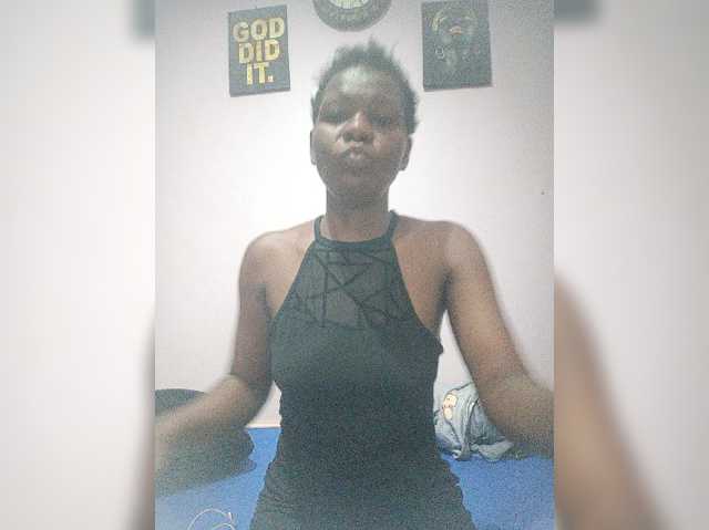 Cheazi1 live cam on BongaCams