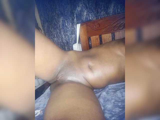 Cheazi1 live cam on BongaCams