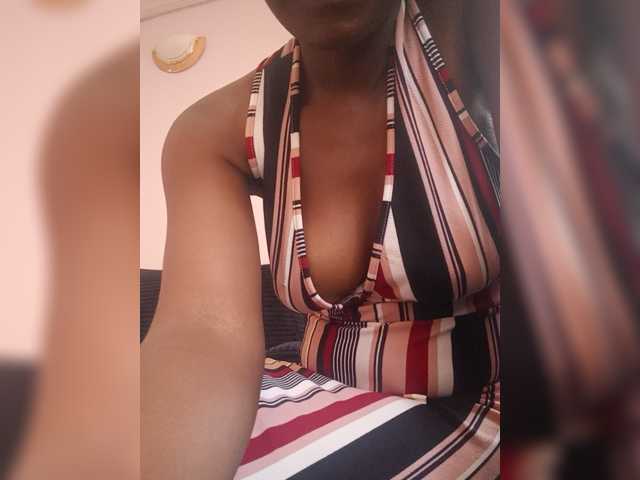 Cheazi1 live cam on BongaCams