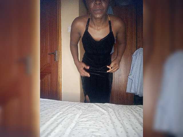Cheazi1 live cam on BongaCams