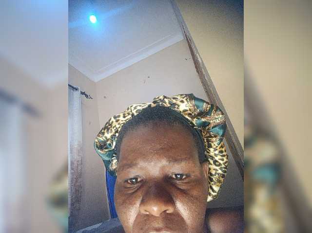 Cheazi1 live cam on BongaCams