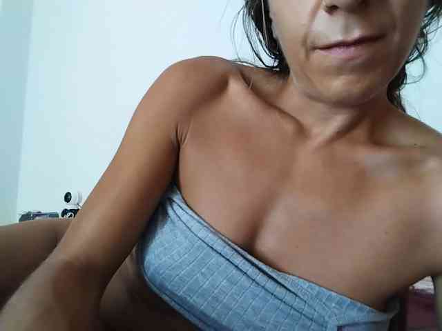 NewSexyItalianGirl webcam