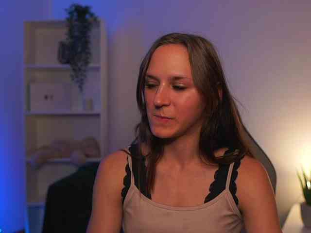 kellycutie18 webcam