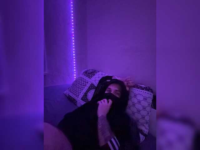 PureAddiction live cam preview