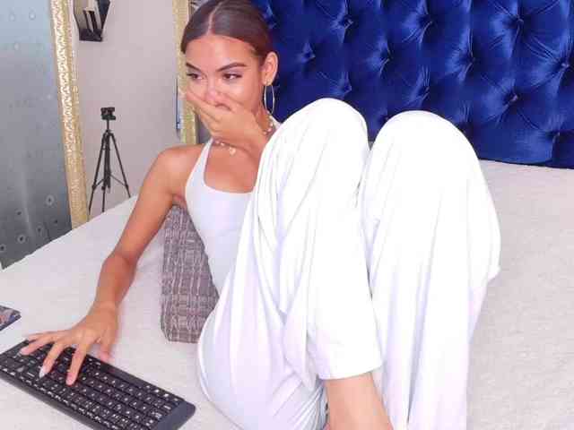 BELLA-HARPER webcam