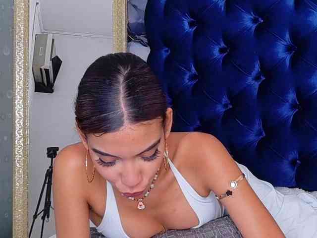 BELLA-HARPER webcam