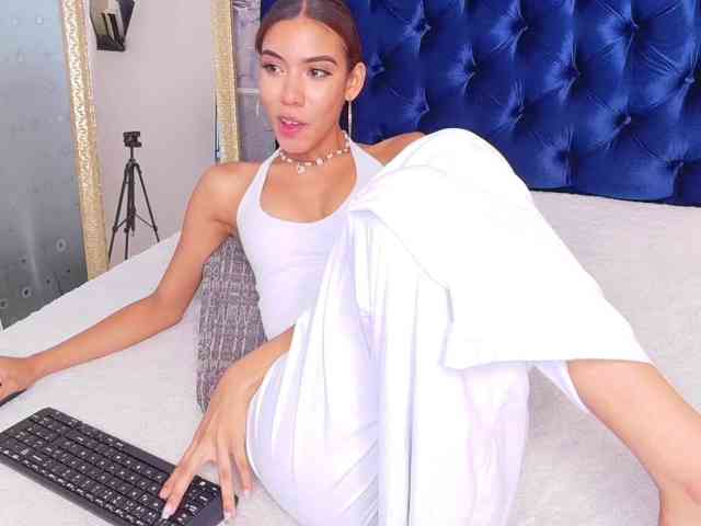 BELLA-HARPER webcam