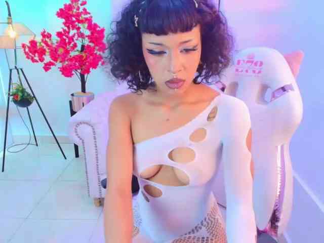 Model: Akira-yumi