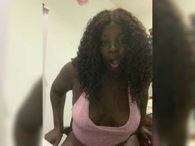 Crown476 live cam on BongaCams