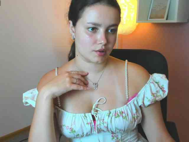 LilyBlush webcam