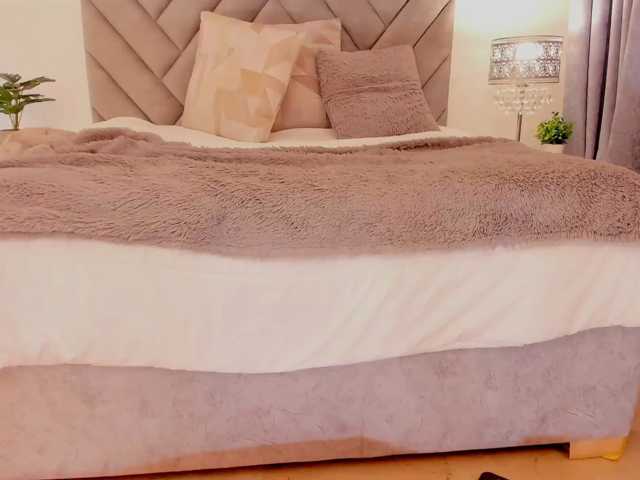 Scarletqueen7 webcam bongacams model stream image