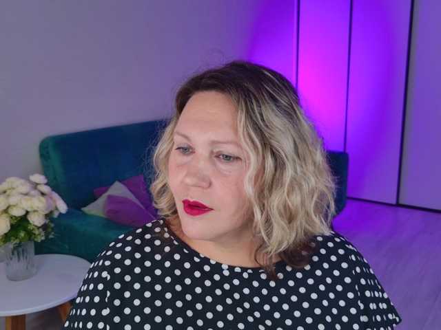 NinaWeiss webcam bongacams model stream image