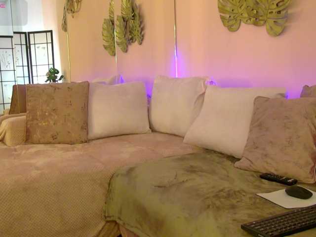 Live room thumbnail for AlexaDaddario