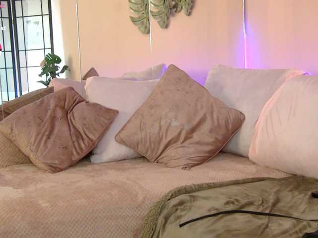 AlexaDaddario live cam preview