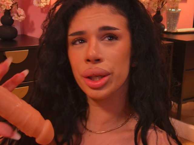 ReinaTriana live cam