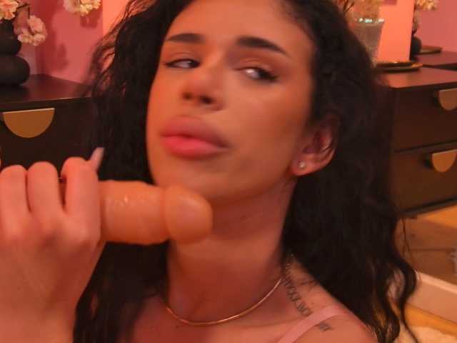 ReinaTriana live cam on BongaCams