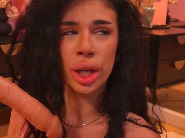 ReinaTriana live cam on BongaCams