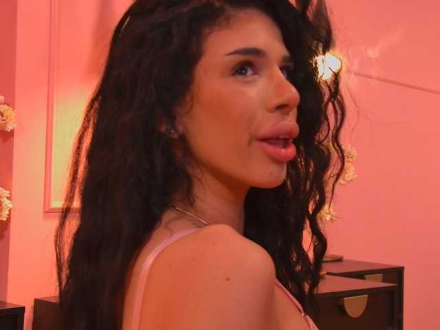 ReinaTriana live cam