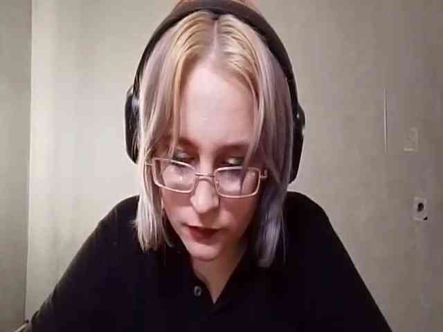 SheaWerth live female cam on bongacams
