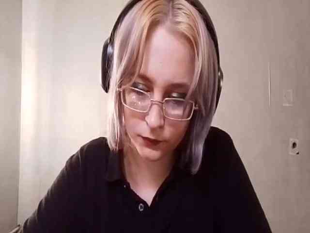 SheaWerth — live female cam on BongaCams
