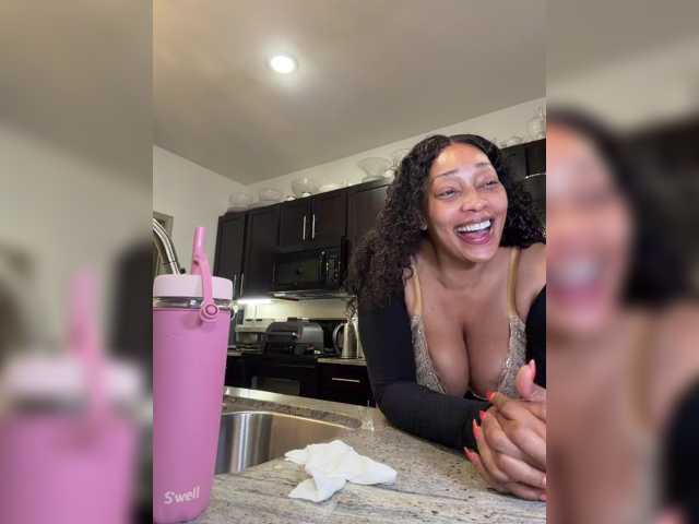 SOBLUEFLIRT, live now on BongaCams