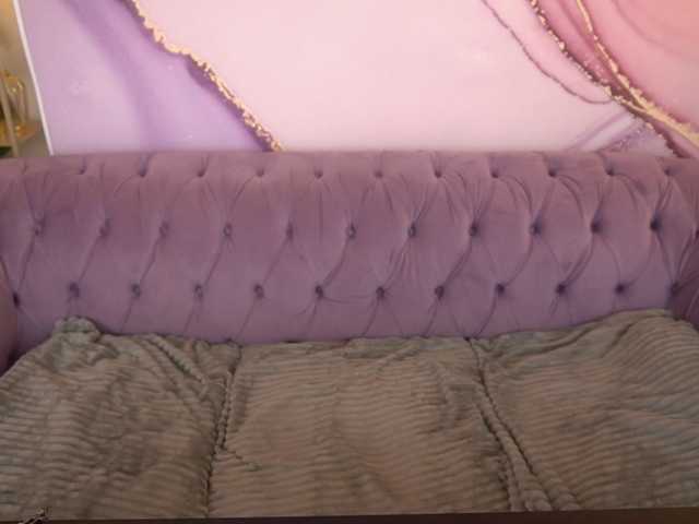 VeraWest live cam preview