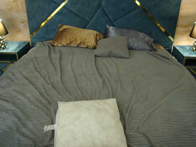 VeraWest live cam preview