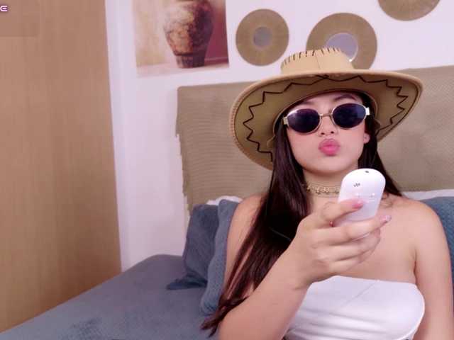 AlinaZahra live cam on BongaCams