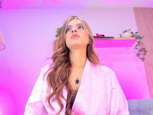 Emiilyy-Stonee