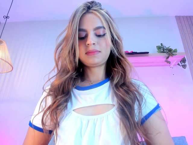 Emiilyy-Stonee live cam on BongaCams