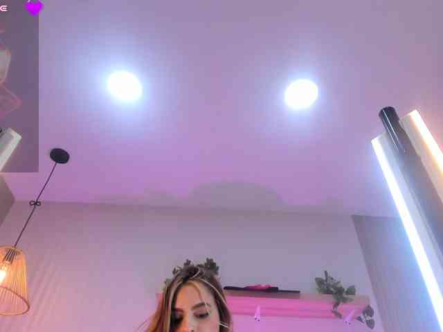 Emiilyy-Stonee