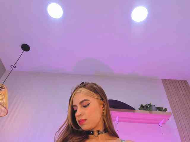 Emiilyy-Stonee Emiilyy-Stonee