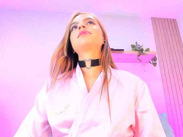 Emiilyy-Stonee