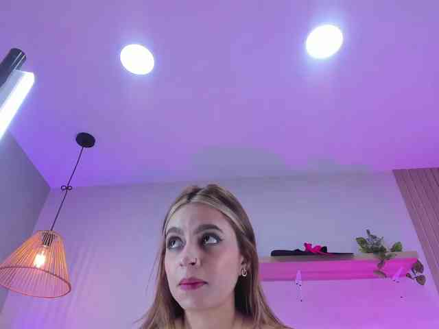 Emiilyy-Stonee