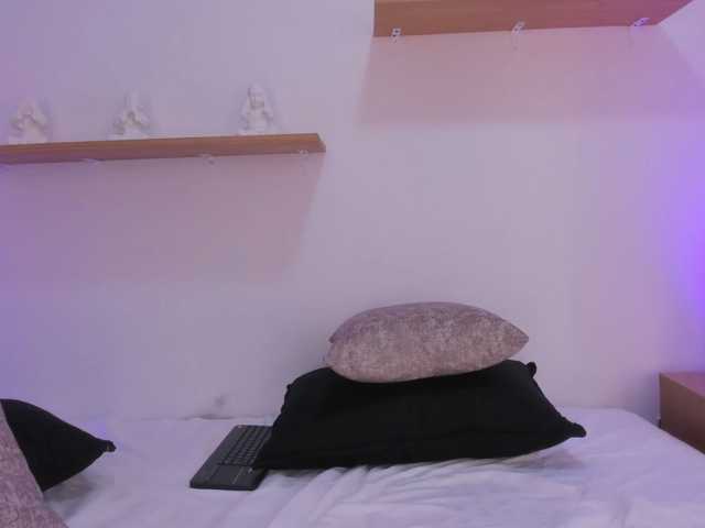Victoriia-Vegaa live cam preview